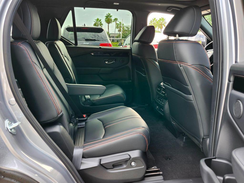 new 2025 Honda Pilot car, priced at $50,895