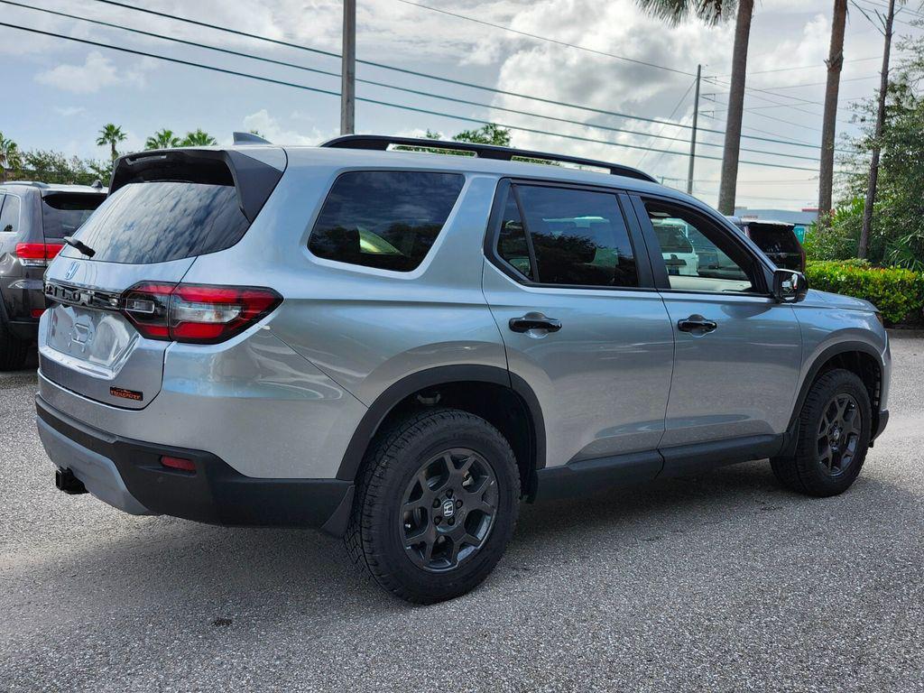 new 2025 Honda Pilot car, priced at $50,895