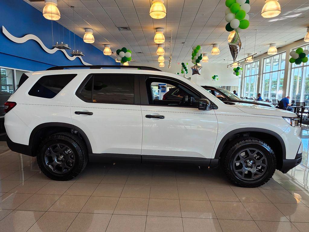 new 2025 Honda Pilot car, priced at $51,350