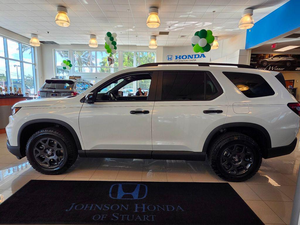 new 2025 Honda Pilot car, priced at $51,350