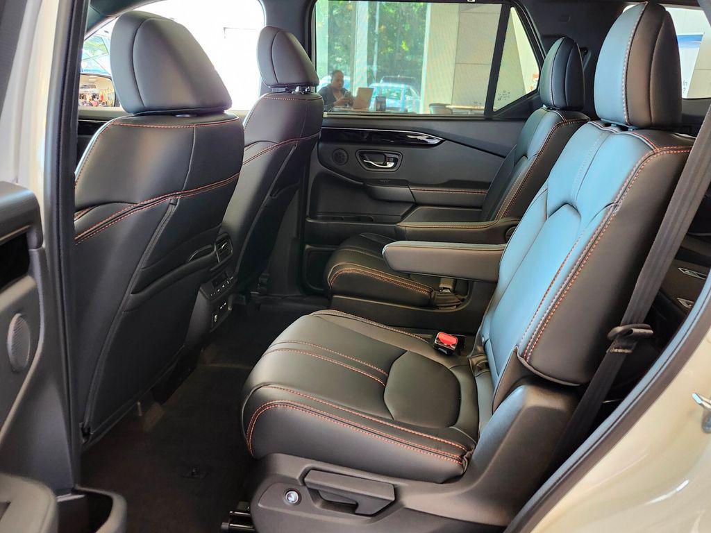 new 2025 Honda Pilot car, priced at $51,350