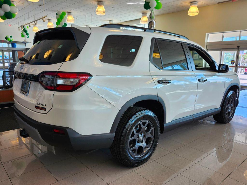 new 2025 Honda Pilot car, priced at $51,350