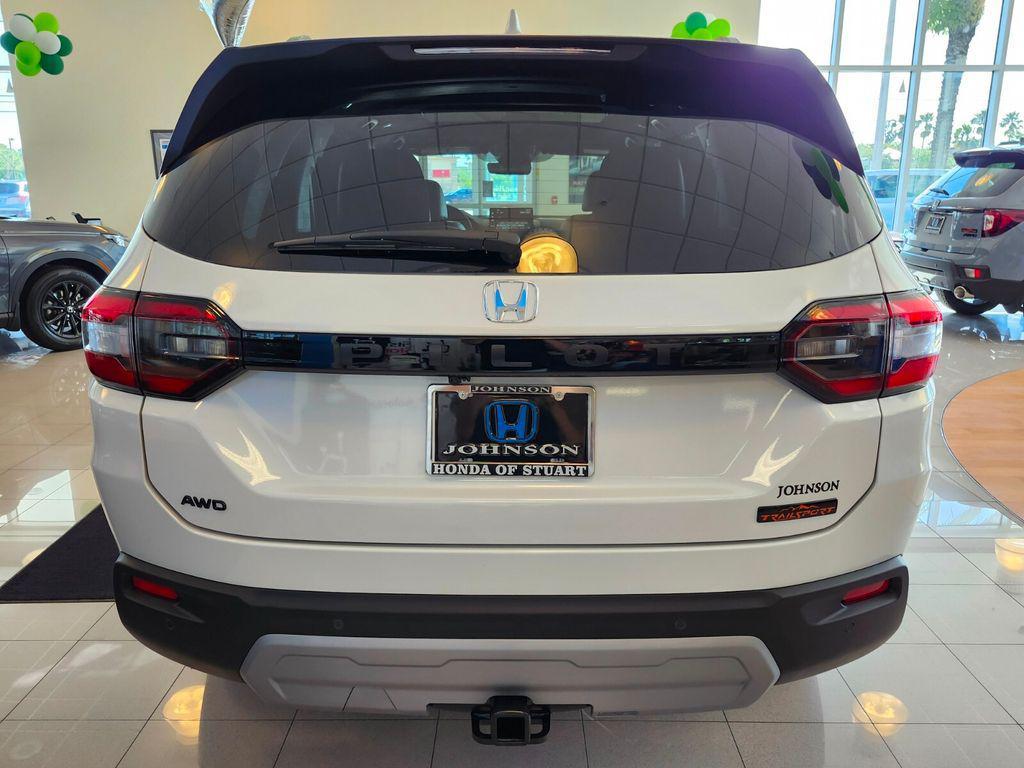 new 2025 Honda Pilot car, priced at $51,350