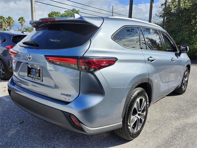 used 2022 Toyota Highlander car, priced at $31,398