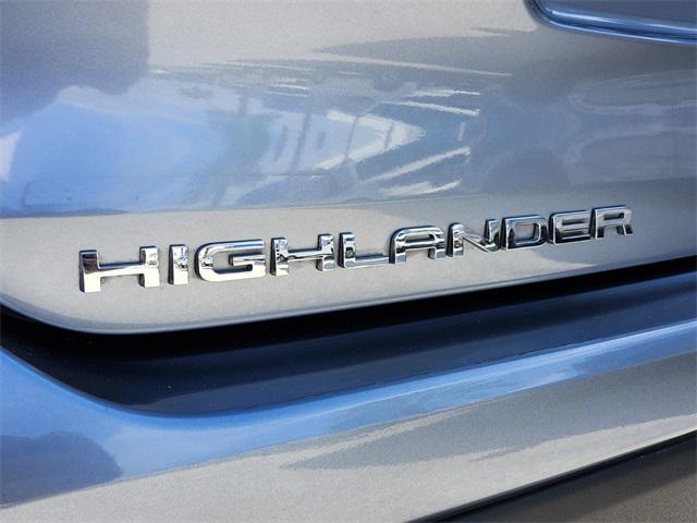 used 2022 Toyota Highlander car, priced at $31,398