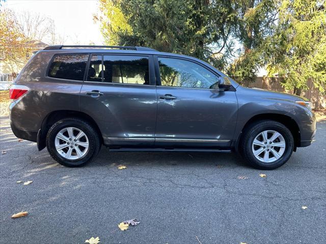 used 2013 Toyota Highlander car, priced at $15,995