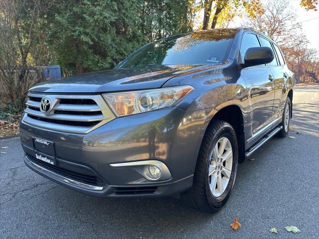 used 2013 Toyota Highlander car, priced at $15,995