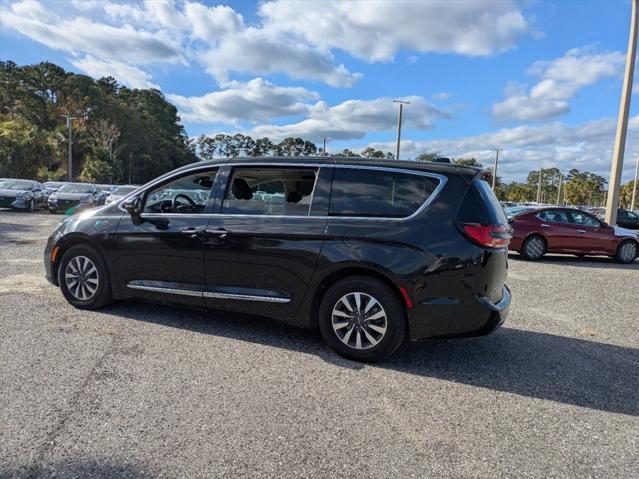 used 2022 Chrysler Pacifica Hybrid car, priced at $26,417