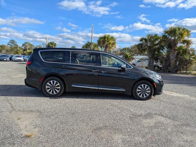 used 2022 Chrysler Pacifica Hybrid car, priced at $26,417