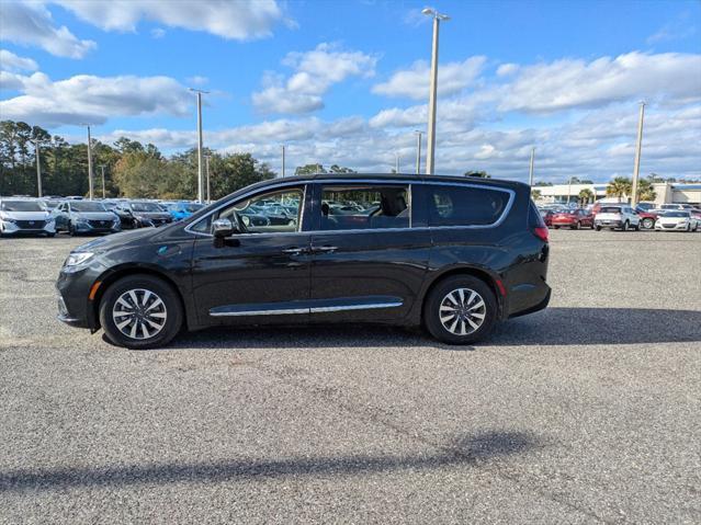 used 2022 Chrysler Pacifica Hybrid car, priced at $26,417