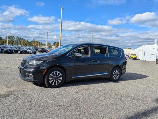 used 2022 Chrysler Pacifica Hybrid car, priced at $26,417