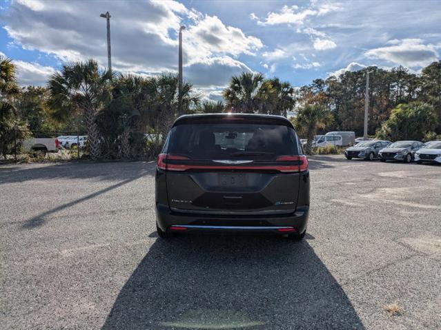 used 2022 Chrysler Pacifica Hybrid car, priced at $26,417