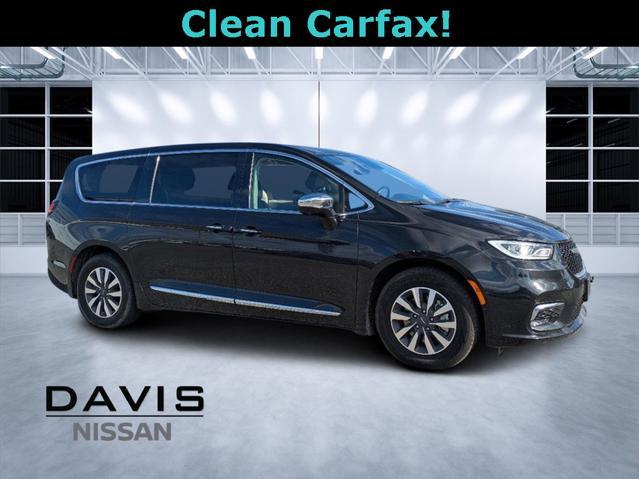 used 2022 Chrysler Pacifica Hybrid car, priced at $26,417