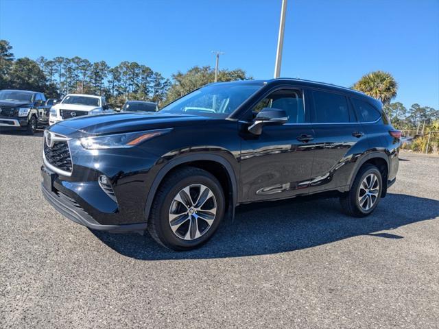 used 2021 Toyota Highlander car, priced at $30,499