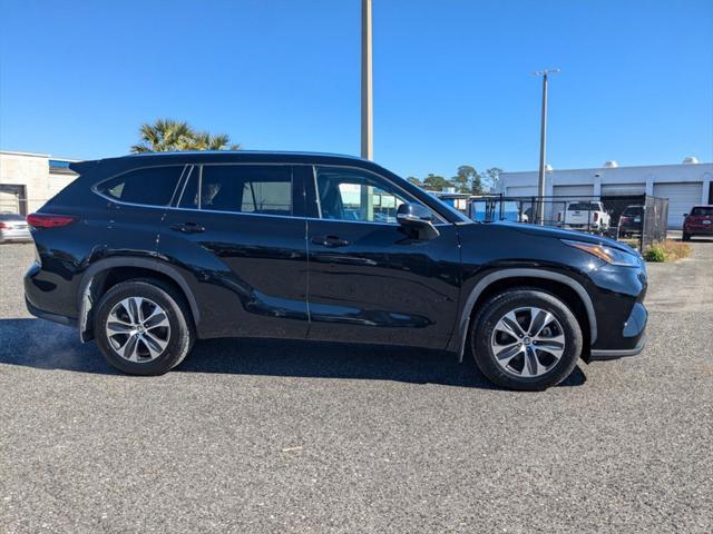 used 2021 Toyota Highlander car, priced at $30,499