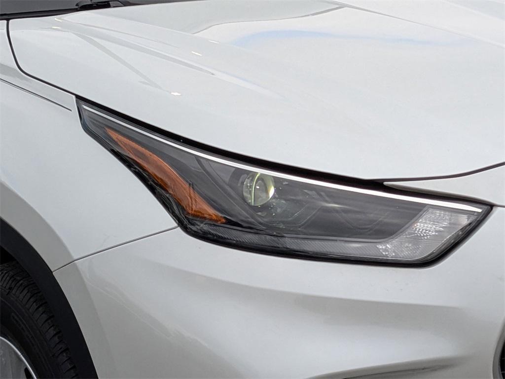 used 2022 Toyota Highlander Hybrid car, priced at $36,700