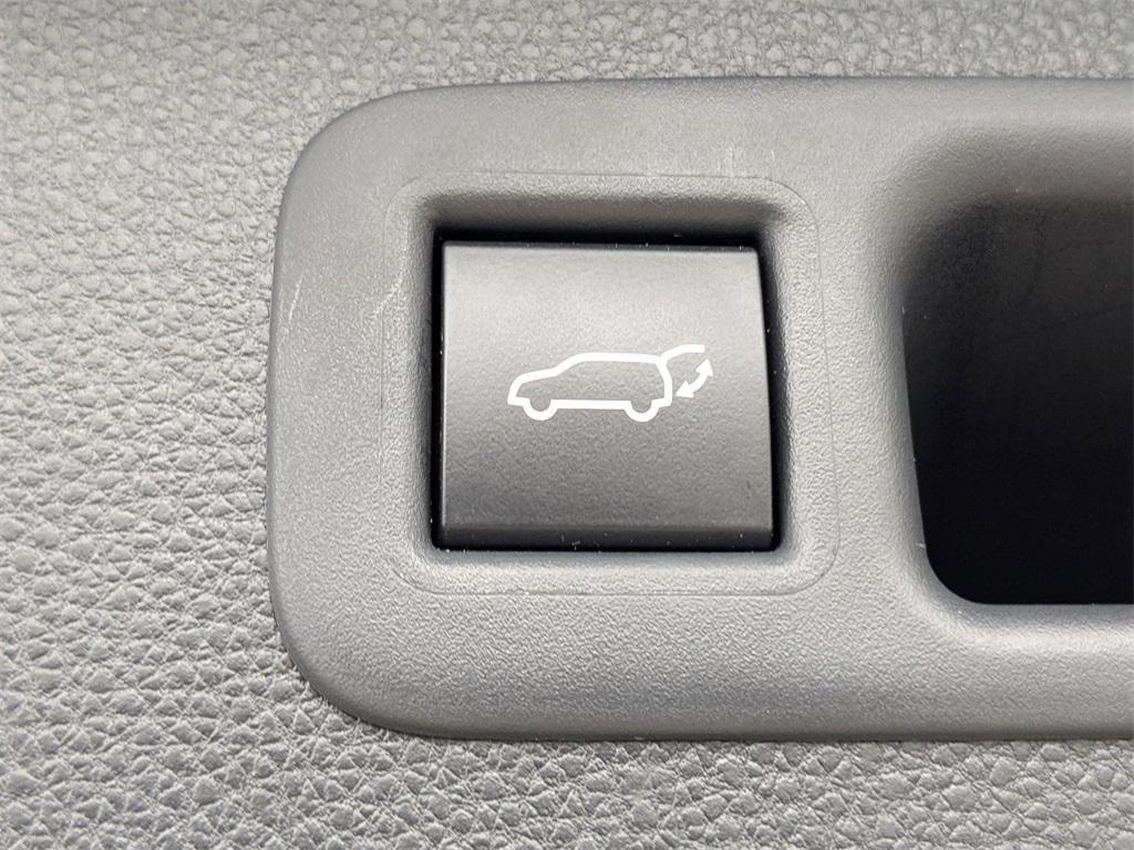 used 2022 Toyota Highlander Hybrid car, priced at $36,700