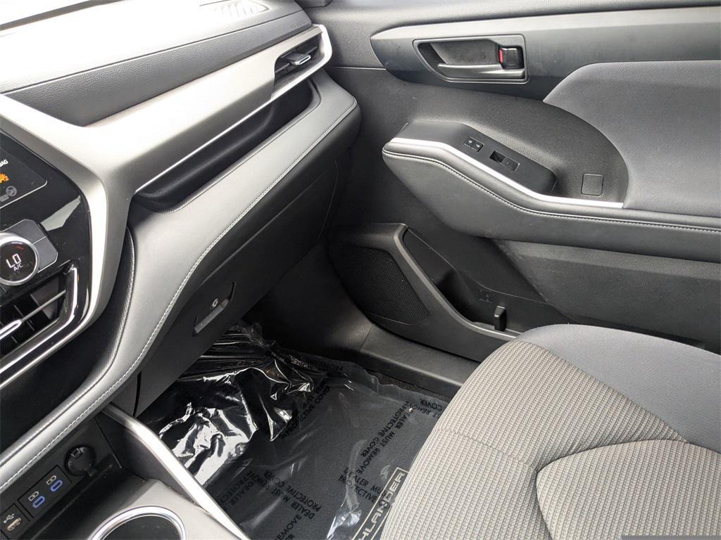 used 2022 Toyota Highlander Hybrid car, priced at $36,700