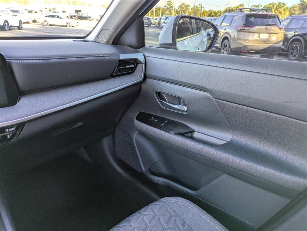 new 2025 Nissan Kicks car, priced at $23,095