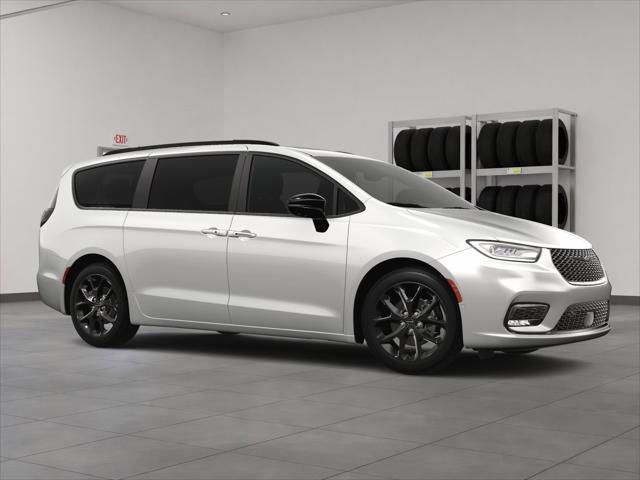 new 2024 Chrysler Pacifica car, priced at $45,006