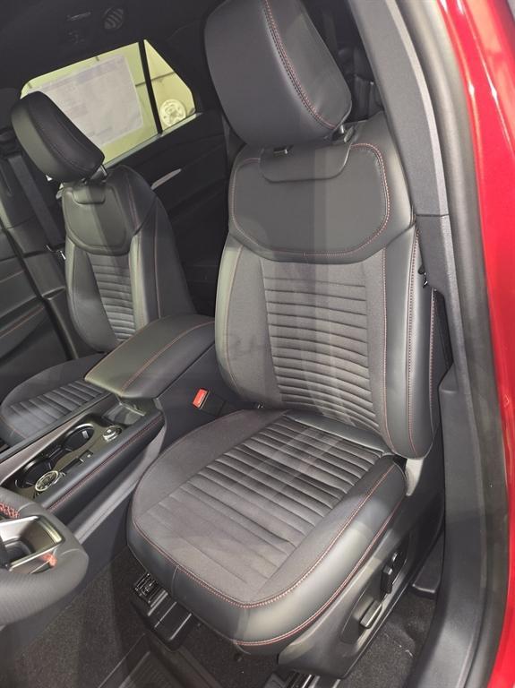 new 2025 Ford Explorer car, priced at $45,801