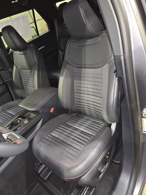 new 2025 Ford Explorer car, priced at $45,357