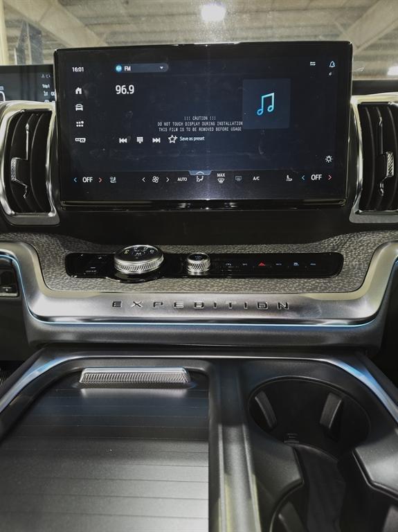 new 2025 Ford Expedition car, priced at $81,710