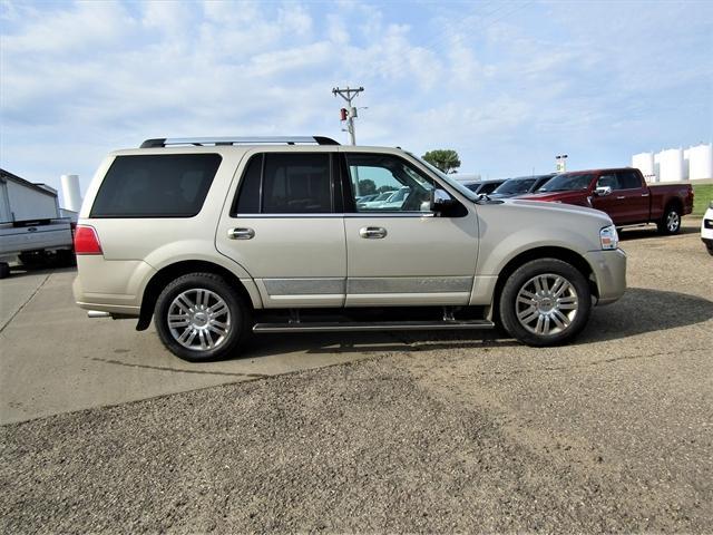 used 2007 Lincoln Navigator car, priced at $8,950