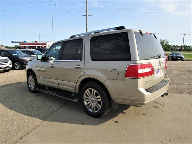 used 2007 Lincoln Navigator car, priced at $8,950