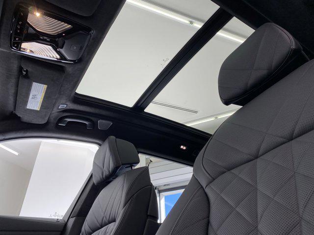 new 2025 BMW X7 car, priced at $99,350