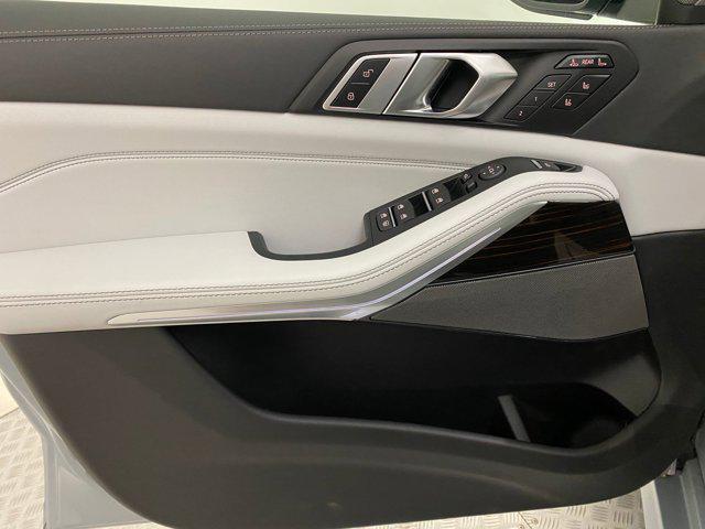 new 2026 BMW X7 car, priced at $100,950