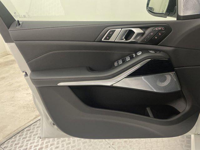 new 2025 BMW X7 car, priced at $122,370