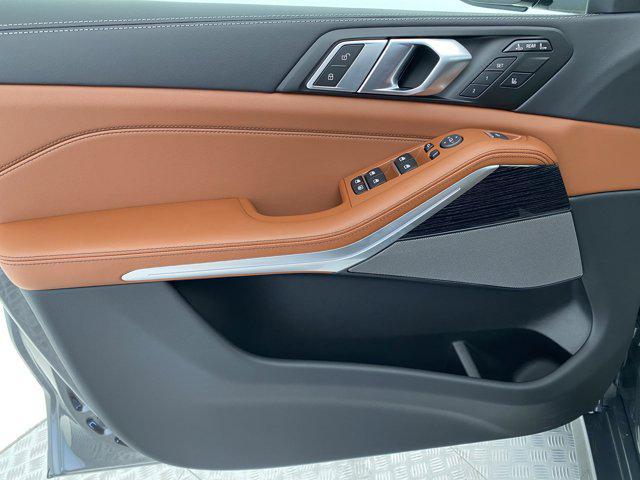 new 2026 BMW X7 car, priced at $100,050