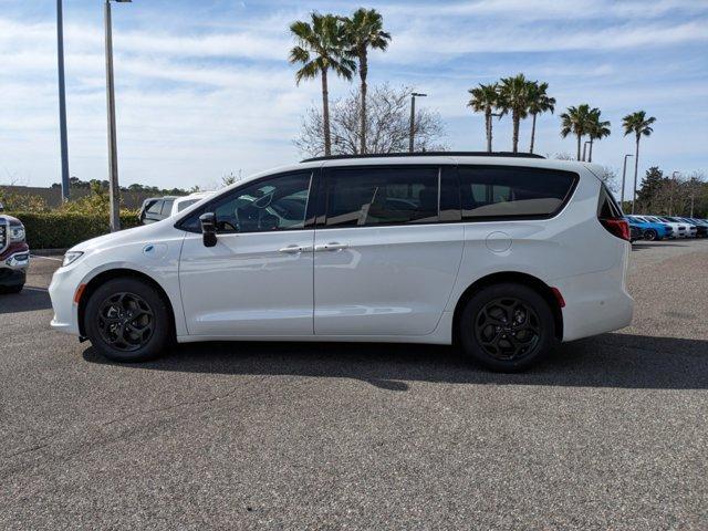 new 2024 Chrysler Pacifica Hybrid car, priced at $49,551