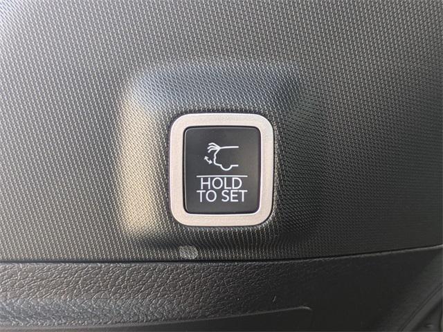 new 2025 Jeep Grand Cherokee car, priced at $38,071