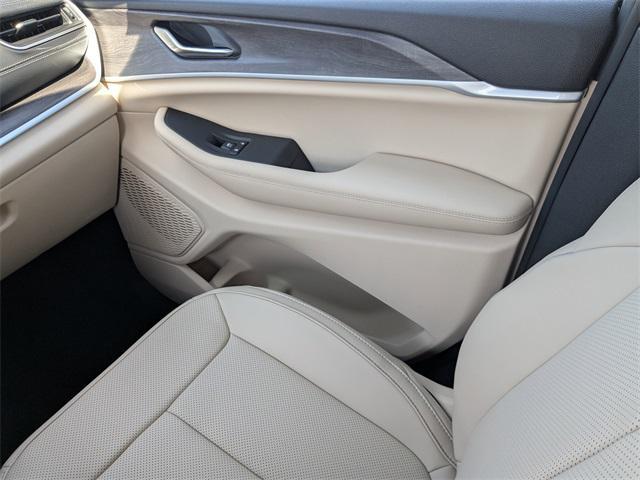new 2025 Jeep Grand Cherokee car, priced at $50,727