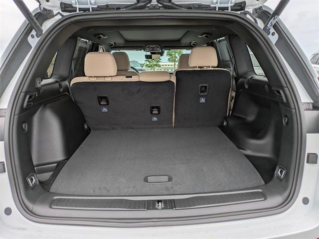 new 2025 Jeep Grand Cherokee car, priced at $50,680