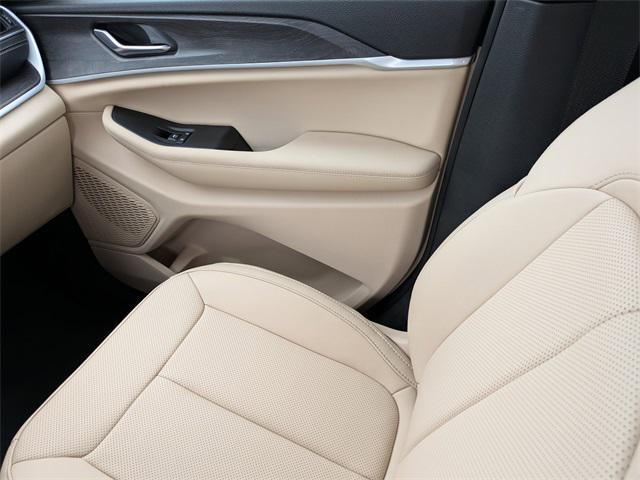 new 2025 Jeep Grand Cherokee car, priced at $50,680