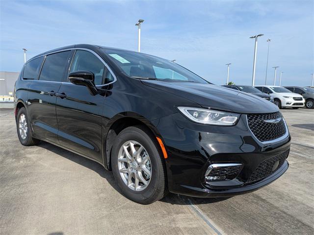 new 2025 Chrysler Pacifica car, priced at $43,034