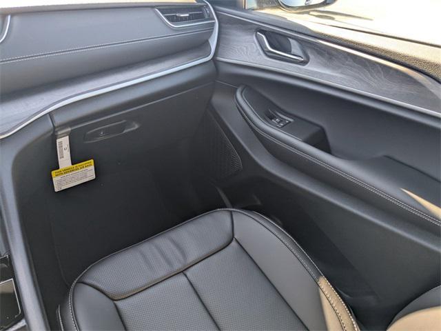 new 2025 Jeep Grand Cherokee car, priced at $50,642