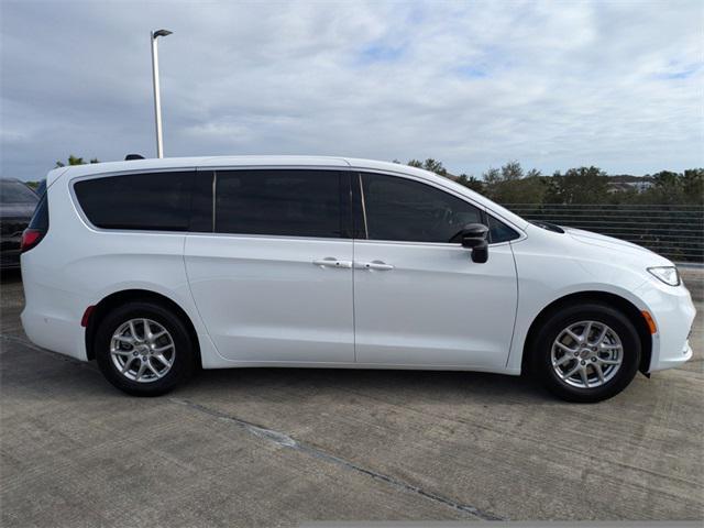 new 2025 Chrysler Pacifica car, priced at $42,428