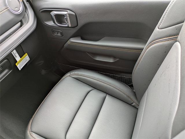 new 2025 Jeep Gladiator car, priced at $45,102