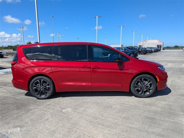new 2026 Chrysler Pacifica car, priced at $45,310
