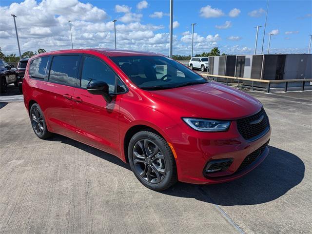new 2026 Chrysler Pacifica car, priced at $45,310
