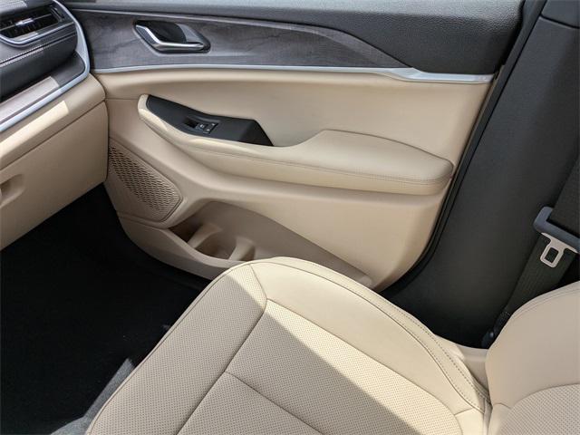 new 2025 Jeep Grand Cherokee car, priced at $51,091