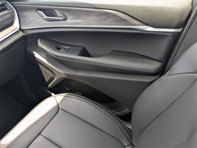 new 2025 Jeep Grand Cherokee car, priced at $46,598
