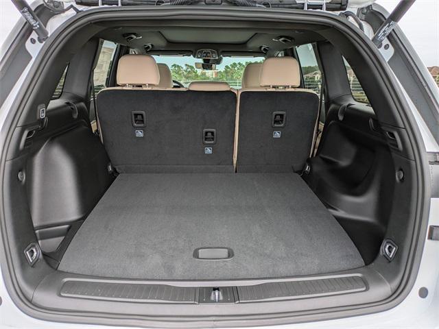 new 2025 Jeep Grand Cherokee car, priced at $50,590