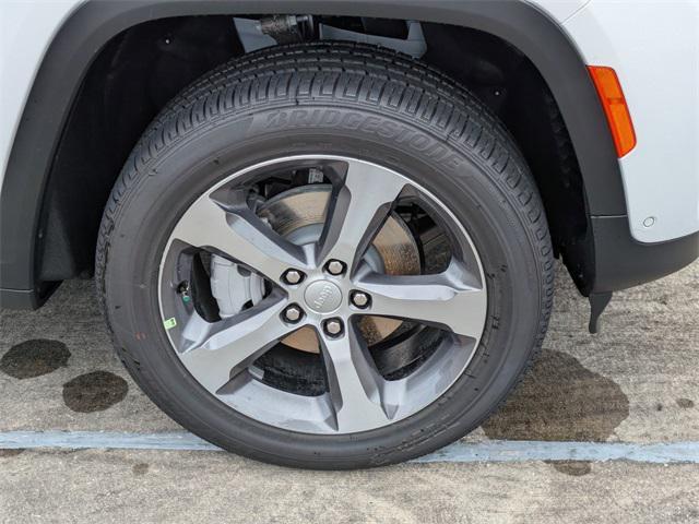 new 2025 Jeep Grand Cherokee car, priced at $50,590
