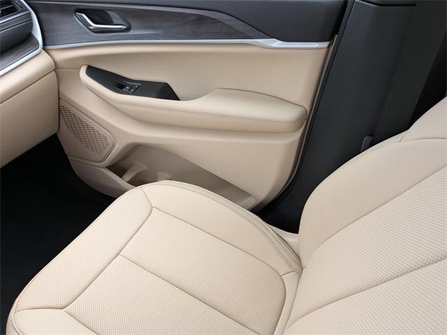 new 2025 Jeep Grand Cherokee car, priced at $50,590