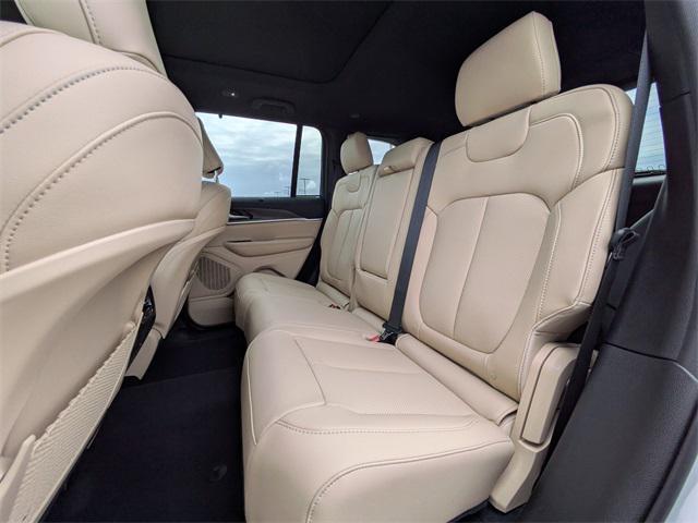 new 2025 Jeep Grand Cherokee car, priced at $50,590